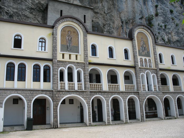 Черногория, Острожский монастырь
